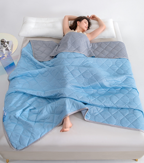 Thin Wormwood Quilt for Bed, Comfortable, Breathable, Washable, Effective, Ultrasonic embossed summer quilt.